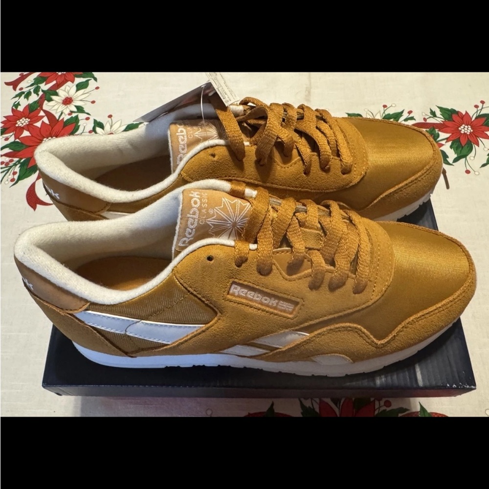 Women’s Gold Reebok Running Shoes Size 9.5 New In Original Box with Tags